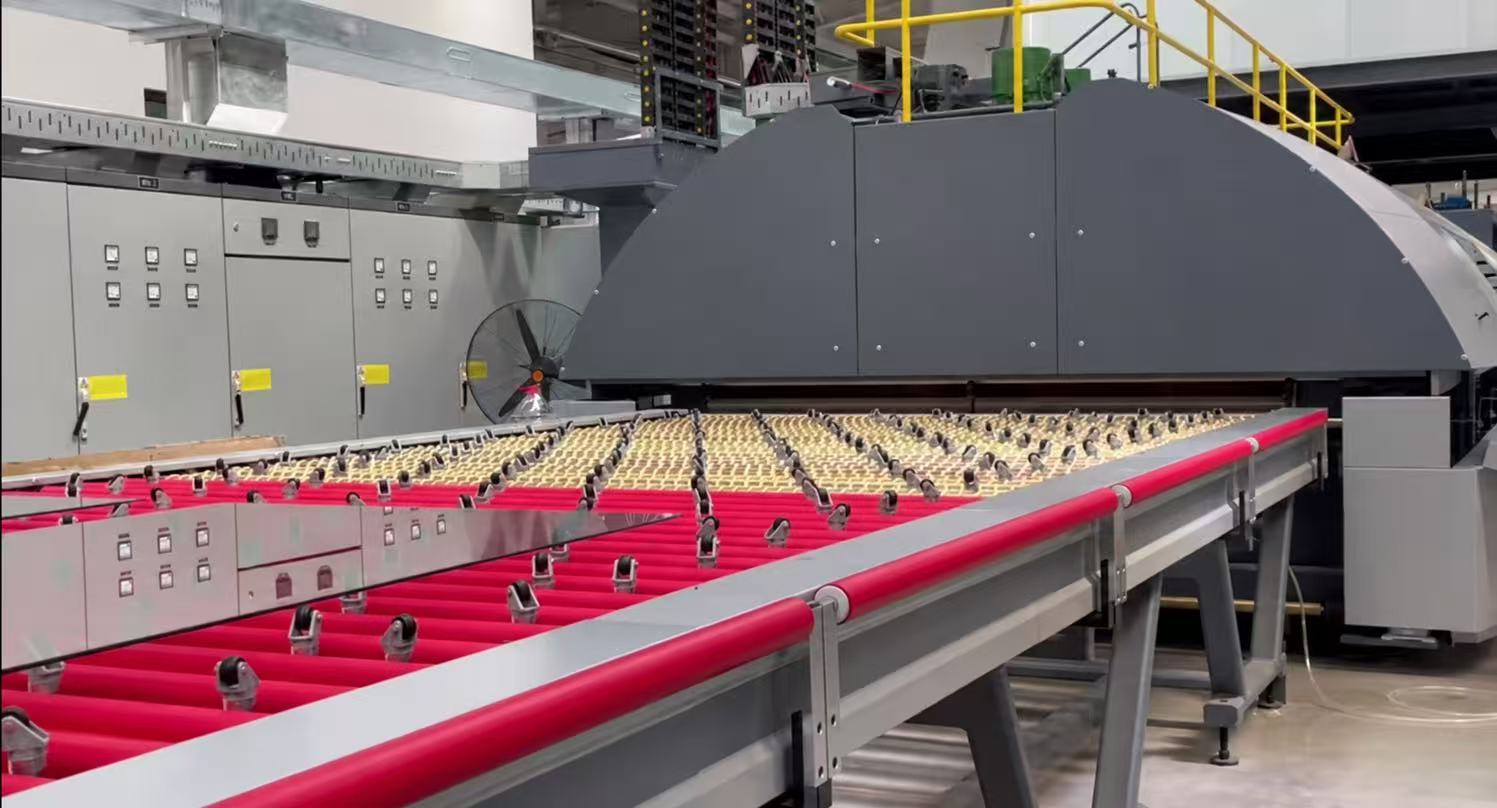 Glass furnace and roller conveyor in the workshop